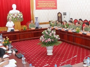 越南国会主席阮生雄与中央公安党委举行座谈会 - ảnh 1