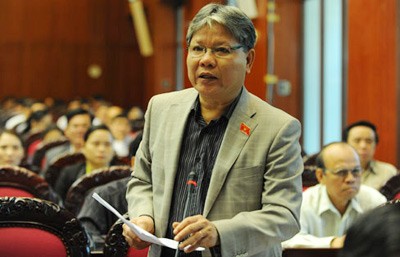 越南国会常务委员会对司法部和资源环境部部长进行质询 - ảnh 1