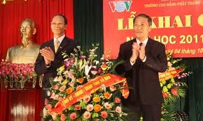 越南国家、政府和国会领导人出席各所学校新学年开学典礼 - ảnh 1