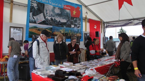 越南参加在法国举行的2013年《人道报》报节 - ảnh 1