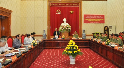 越南国会主席阮生雄与公安部领导同志座谈 - ảnh 1