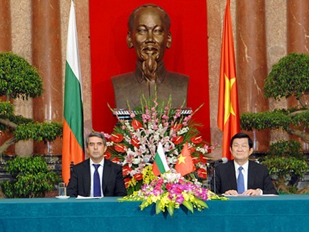 保加利亚总统普列夫内利耶夫正式访问越南 - ảnh 1