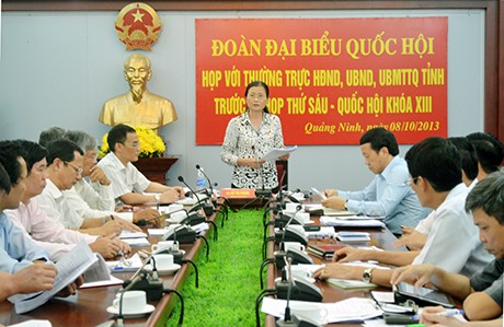 越南13届国会6次会议讨论国家财政预算问题 - ảnh 1