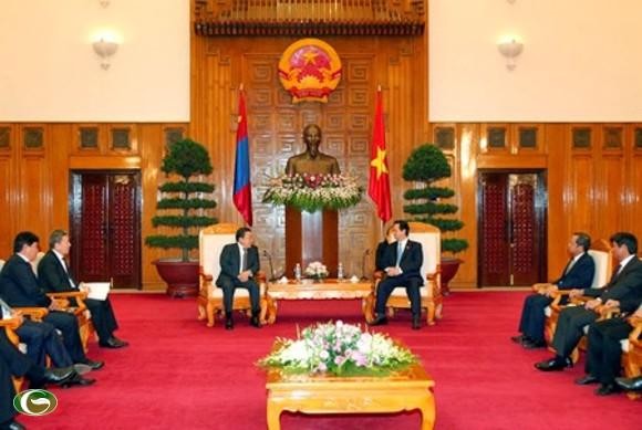张晋创主席同蒙古国总统额勒贝格道尔吉举行会谈 - ảnh 2