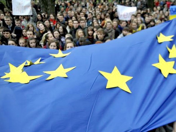 乌克兰爆发抗议活动反对政府暂停与欧盟签署联系国协定准备工作 - ảnh 1