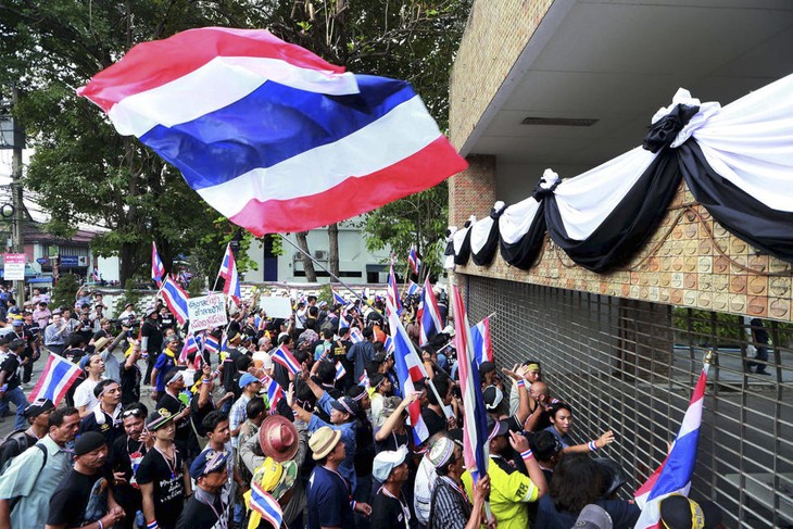 泰国反政府示威引发暴力冲突 - ảnh 1