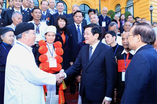 越南国家主席张晋创会见全国文化家庭代表 - ảnh 1
