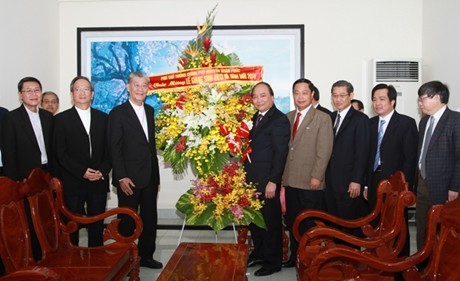 越南领导人向信教群众祝贺2013年圣诞节 - ảnh 1