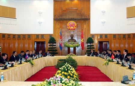 越南政府总理阮晋勇同柬埔寨首相洪森举行会谈 - ảnh 1