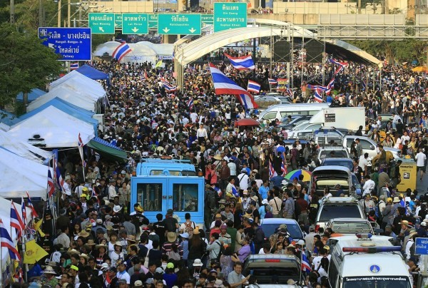   泰国总理：大选是泰国政治危机的唯一解决措施 - ảnh 1