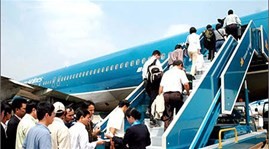 越南国会法律委员会审查民用航空法修正草案 - ảnh 1