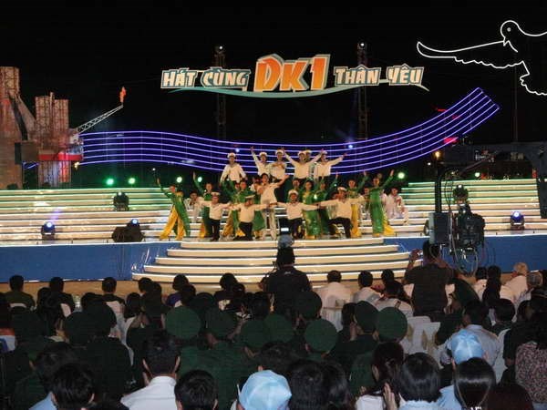 《与亲爱的DK1海上高脚屋一起高歌》电视连线直播活动在胡志明市举行 - ảnh 1