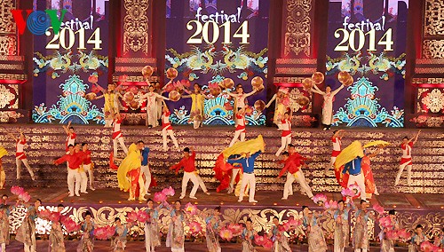 2014年顺化艺术节——午门广场现声光盛宴 - ảnh 13