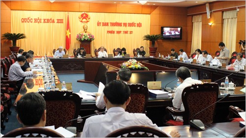 越南国会常委会向《民事案件执行法修正案（草案）》提供意见 - ảnh 1