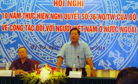  张晋创主席出席越共中央政治局关于海外越南人工作的36号决议实施10年总结会议 - ảnh 1