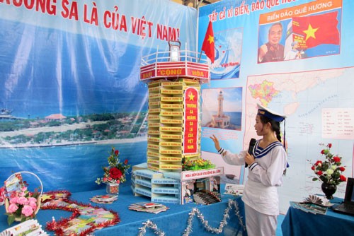 越南儿童与家乡海洋海岛 - ảnh 1