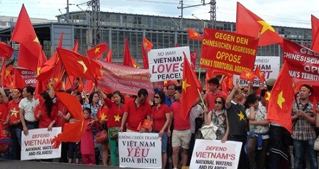 旅居德国越南人游行反对中国 - ảnh 1