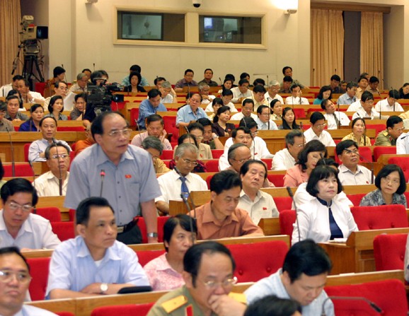越南13届国会8次会议讨论《投资法修正案（草案）》 - ảnh 1