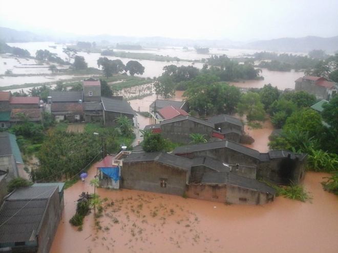 越南北部各地努力克服台风威马逊影响 - ảnh 1