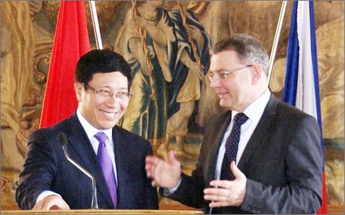 越南政府副总理兼外长范平明对捷克进行正式访问 - ảnh 1