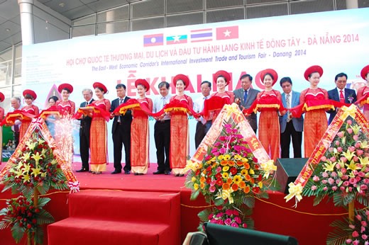 2014年岘港东西经济走廊贸易旅游和投资国际博览会开幕 - ảnh 1