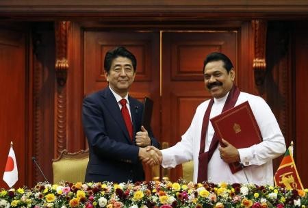 日本首相安倍晋三访问斯里兰卡 - ảnh 1