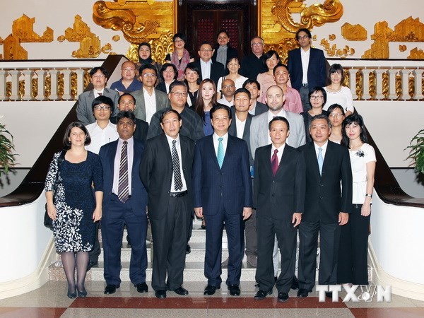 阮晋勇总理会见出席亚洲新闻联盟年度会议的各国记者 - ảnh 1