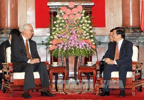 越南国家主席张晋创会见新加坡前总理吴作栋 - ảnh 1