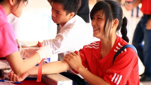 青年无偿献血日和首都青年创新节在河内举行 - ảnh 1