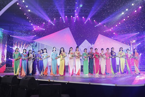 2014年越南小姐南部赛区比赛 - ảnh 11