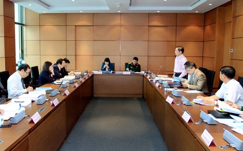 越南13届国会8次会议分组讨论《民法修正案（草案）》 - ảnh 1