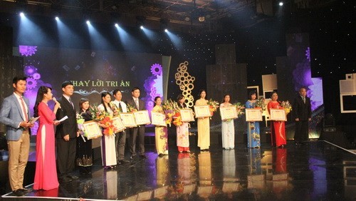 越南各地举行11.20越南教师节纪念活动 - ảnh 1