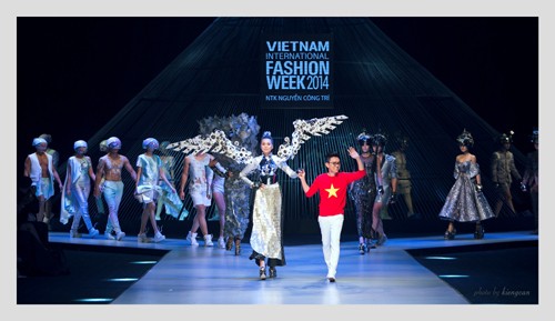 越南首次国际时装周开幕 - ảnh 1