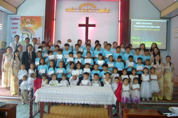 越南祖国阵线中央委员会领导人向越南北部福音教教会致圣诞祝贺 - ảnh 1