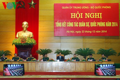 阮晋勇总理：越南人民军要牢牢捍卫国家主权和增强全民大团结 - ảnh 1