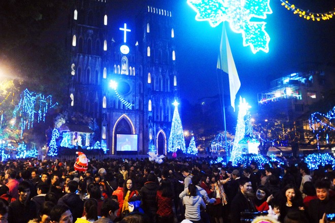 越南和世界人民欢度圣诞节 - ảnh 1