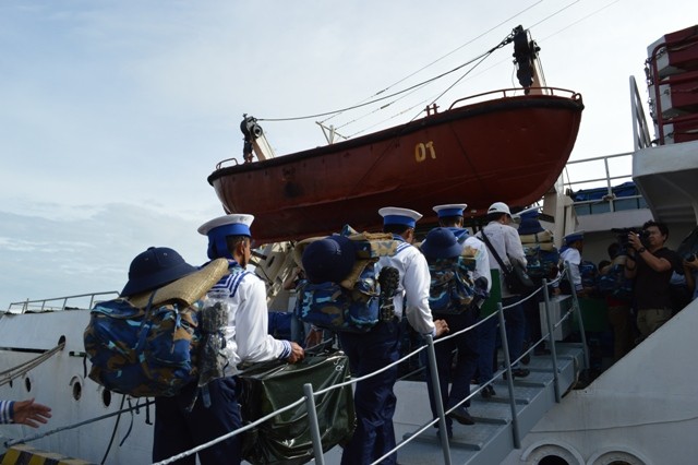 向庆和省长沙岛县运送乙未年货的船只起航 - ảnh 1