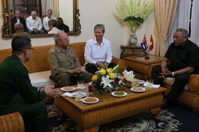 古巴国防部长赞扬越南革新经验 - ảnh 1