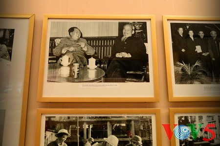 越南青年谈“越中建交65周年”图片展观后感 - ảnh 2