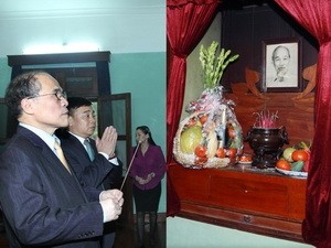 越南国会主席阮生雄上香缅怀胡志明主席 - ảnh 1