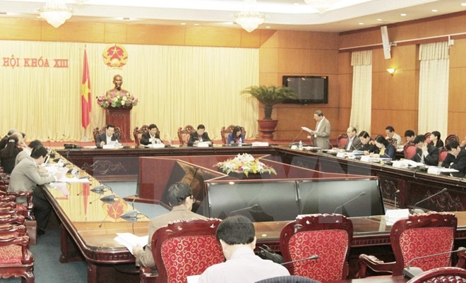 越南国会司法委员会审查各项法律草案为十三届国会九次会议做准备 - ảnh 1