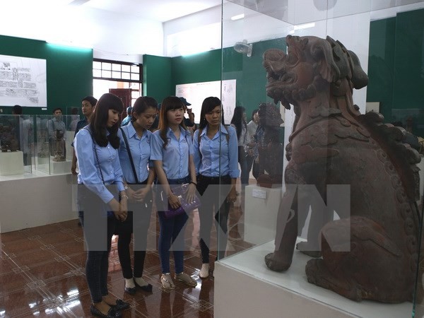 “越南古老雕刻艺术中的狮子和猊形象”专题展在芹苴市开幕 - ảnh 1