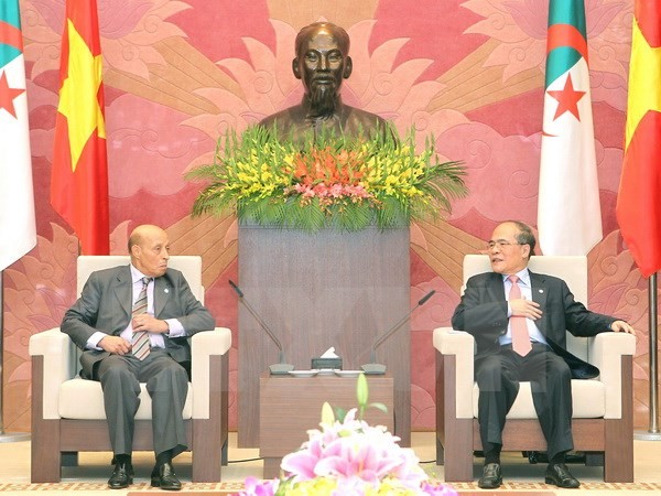 越南国会主席阮生雄会见阿尔及利亚国民议会议长 - ảnh 1