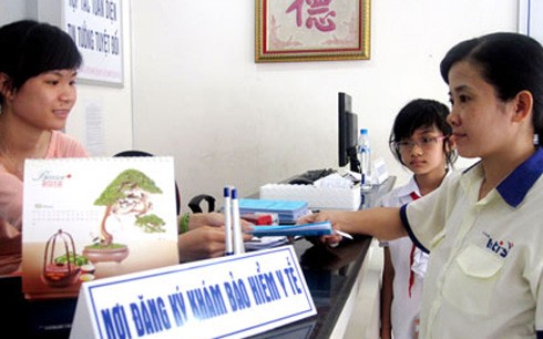 越南政府总理指示加强实施社会保险和医疗保险政策 - ảnh 1