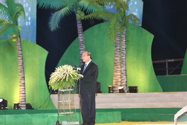 2015年槟知省第四次椰子节开幕  - ảnh 1