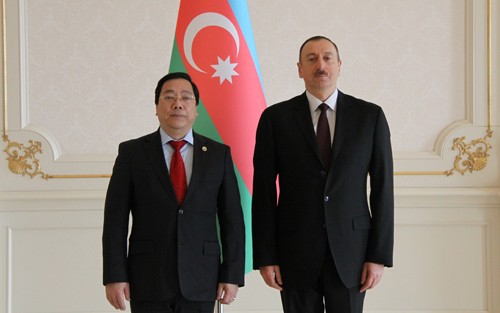 越南驻阿塞拜疆大使向该国总统递交国书 - ảnh 1