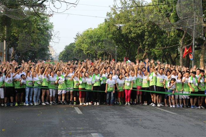 河内市举行“2015为了健康跑步日”活动 - ảnh 1