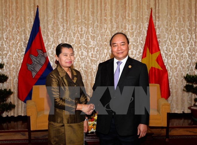 越南政府副总理阮春福会见柬埔寨副首相梅森安 - ảnh 1