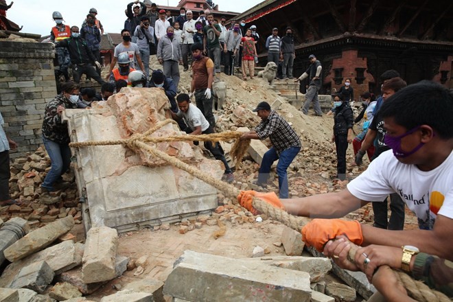尼泊尔地震死亡人数升至6841人 - ảnh 1