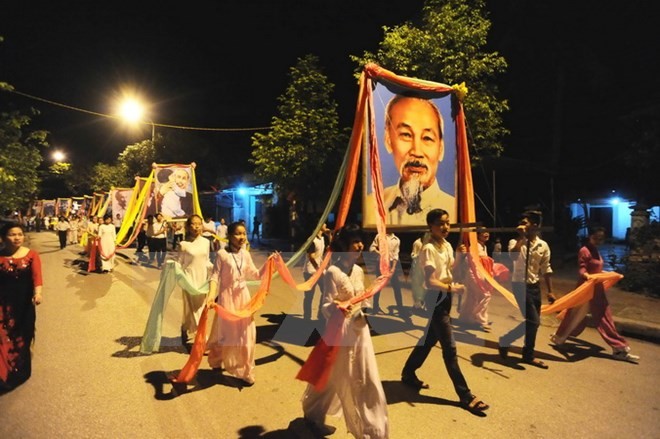 越南全国各地举行多项活动纪念胡志明主席诞辰125周年 - ảnh 1